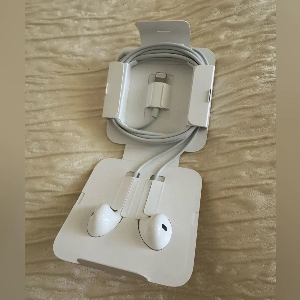 White Wired Earbuds with Case